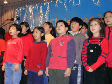 children_choir_3_sm.jpg (113494 bytes)